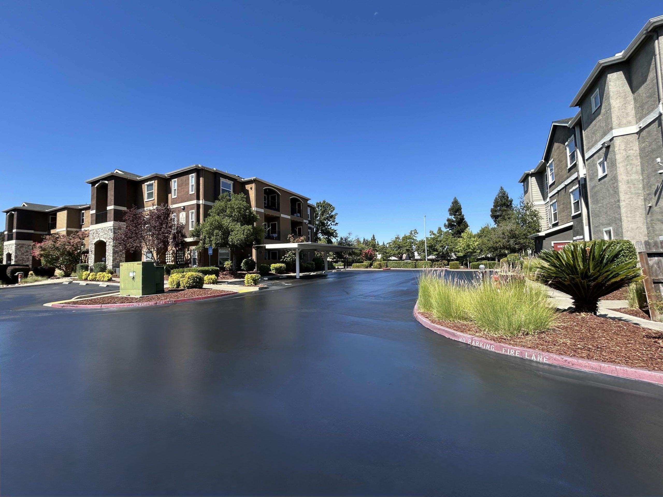 residential sealcoating sacramento, hoa pavement maintenance sacramento, asphalt striping sacramento hoa, large-scale hoa parking lot maintenance, sealcoating contractor sacramento, hoa asphalt preservation